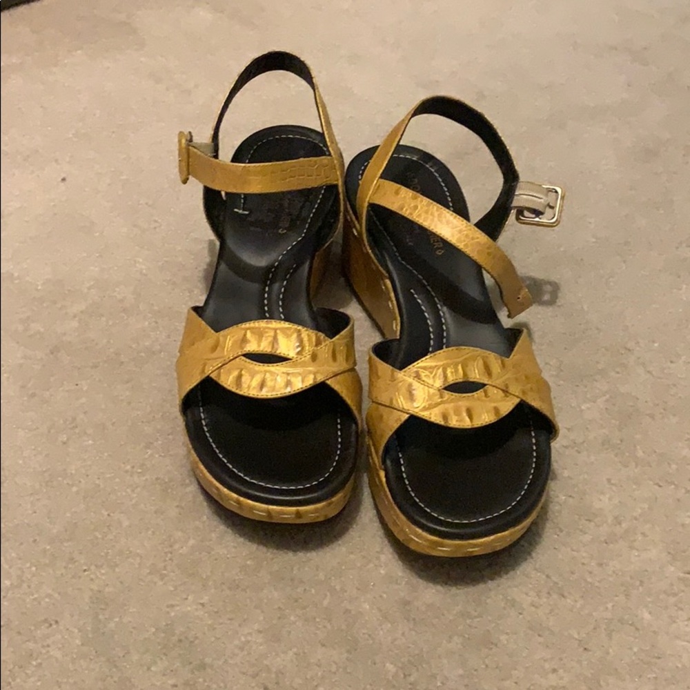 gold pumps